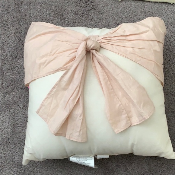 LC Lauren Conrad at Kohl’s pillows. Pink & Cream. - Picture 2 of 8